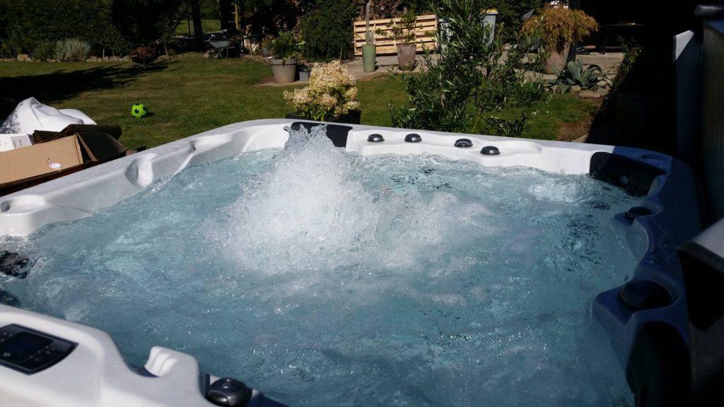 Bao lâu thì nên thay nước trong bể sục jacuzzi ?
