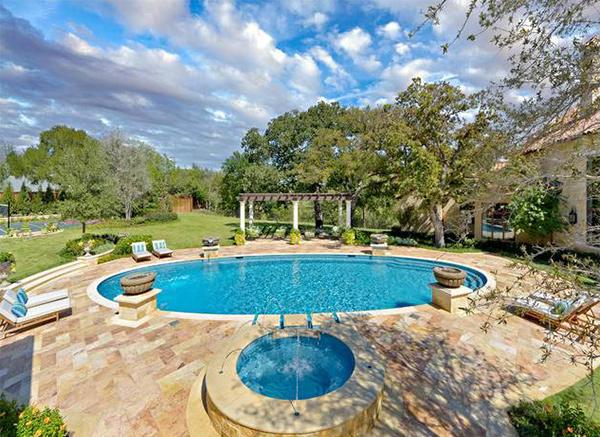 Cách sử dụng hình tròn trong thiết kế bể bơi