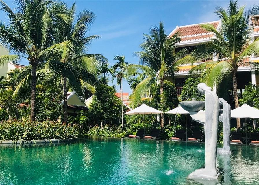 Lựa chọn cây xanh phù hợp trồng quanh hồ bơi muối khoáng