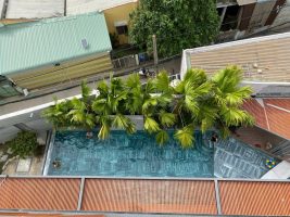 Bể bơi bốn mùa được xây trong nhà hay ngoài trời?