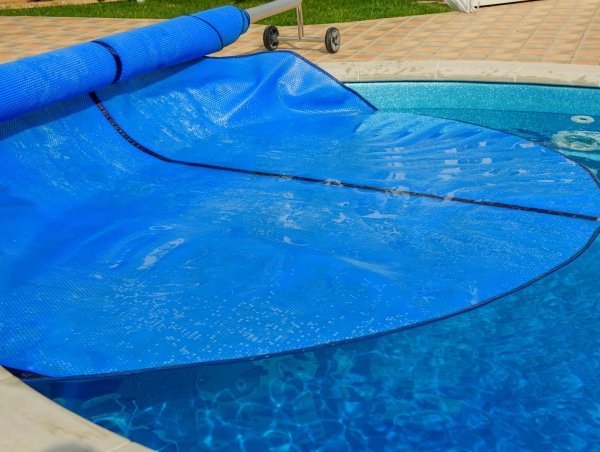 Bạt che phủ bể bơi tự động chống thấm nước