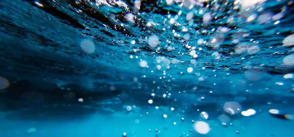 Tại sao có bong bóng khí trong hồ bơi của bạn?