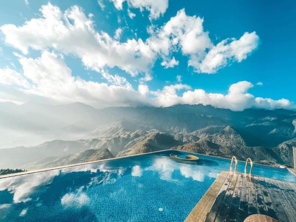 Khám phá bể bơi vô cực dát vàng Pistachio